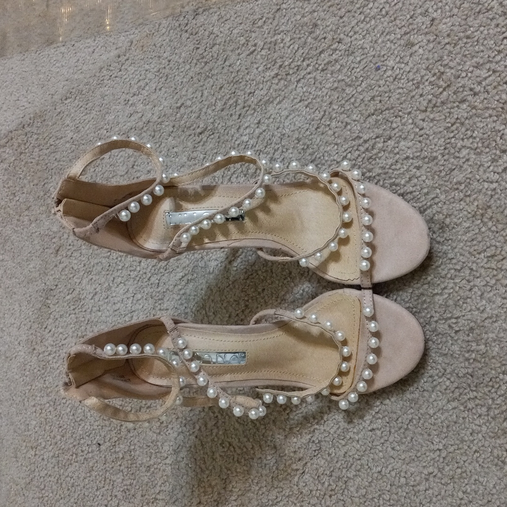 Strapless zip up in the back Pearl high heel shoes